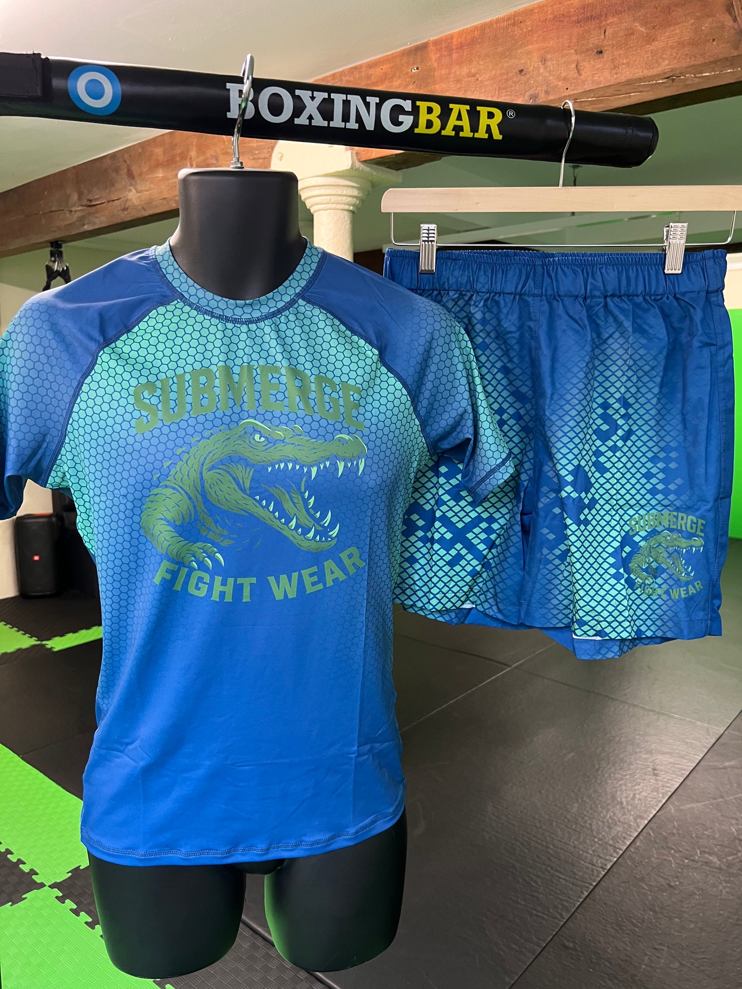 Submerge short sleeve rashguard and shorts set